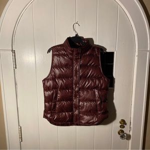 (1) Trendy Burgundy J.Crew Sleeveless Nylon Puffer Vest Jacket Women’s Size Med